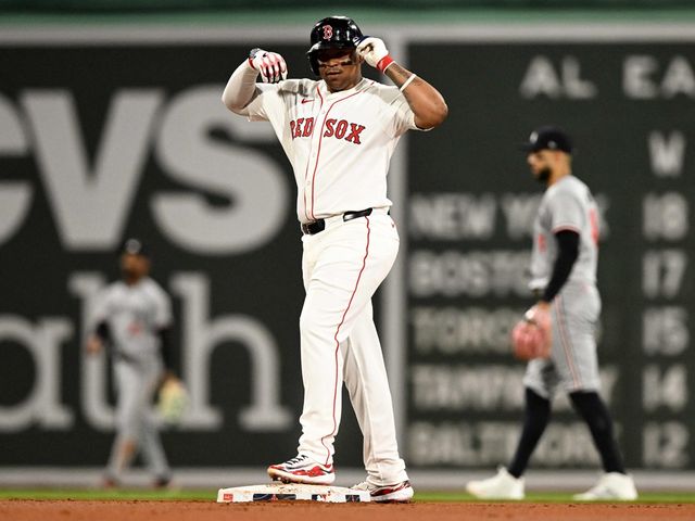 보스턴 내야수 데버스는 최근 팀이 자신에게 포지션 변경을 제안한 것에 분노했다. 비시즌부터 수비 포지션을 두고 데버스와 구단이 첨예해지고 있다. 연합뉴스 AFP