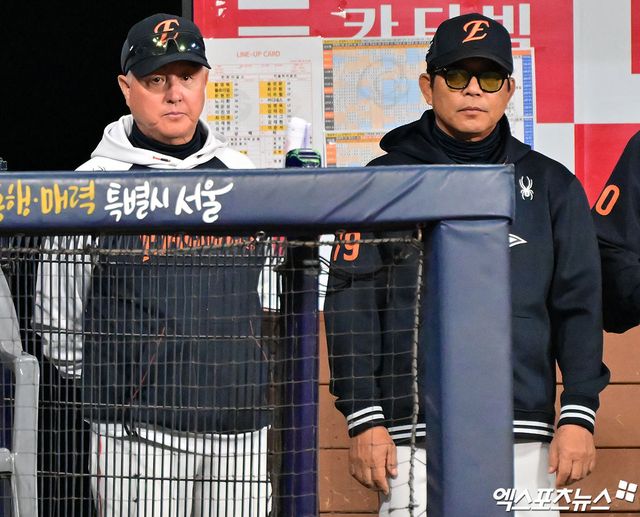 김경문 한화 감독(왼쪽)은 9일 고척스카이돔에서 열릴 '2025 신한 SOL Bank KBO 리그' 키움과 주말 3연전 첫 번째 경기를 앞두고 연승 언급을 자제했다. 팀은 이날 경기에서 승리한다면, 1999년 이후 26년 만에 10연승을 달성하게 된다. 엑스포츠뉴스 고척, 김한준 기자