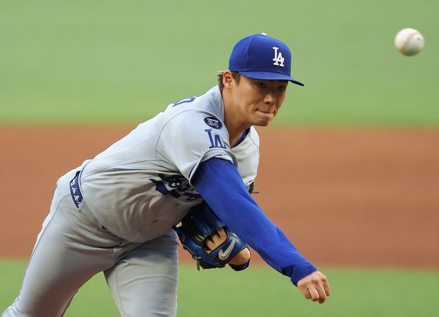 9일 오후 미국 애리조나주 피닉스의 체이스필드에서 열린 2025 미국프로야구 메이저리그에서 열린 LA 다저스와 애리조나 다이아몬드백스의 경기, 다저스 야마모토 요시노부가 5이닝 6피안타(2피홈런) 1볼넷 4탈삼진 5실점으로 시즌 3패째를 떠안았다. AFP 연합뉴스