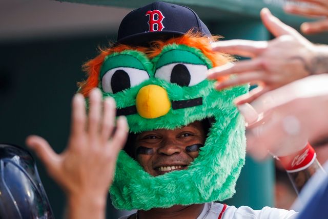 보스턴 내야수 데버스는 최근 팀이 자신에게 포지션 변경을 제안한 것에 분노했다. 비시즌부터 수비 포지션을 두고 데버스와 구단이 첨예해지고 있다. 연합뉴스 EPA