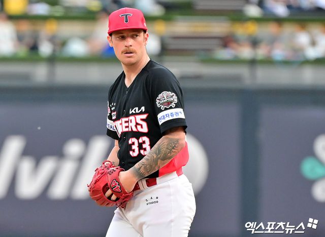 KIA 타이거즈 선발투수 아담 올러가 정규시즌 경기에 선발 등판해 투구를 준비하고 있다. 엑스포츠뉴스 DB