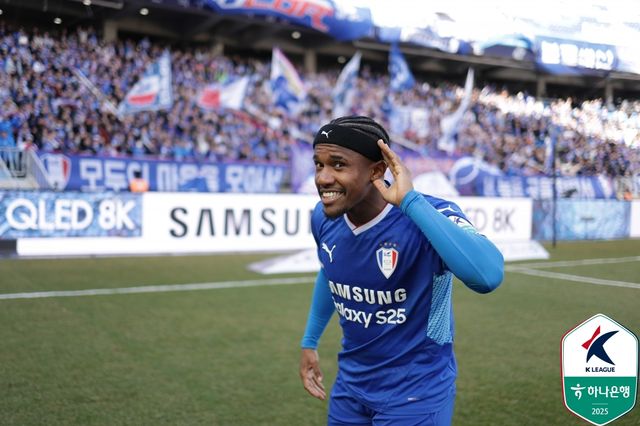 수원 삼성이 돌아온 '에이스' 파울리뇨를 앞세워 승리에 도전한다. 수원 원정을 떠난 부천FC는 수원 출신의 외인 미드필더 바사니를 선발로 내세우며 맞불을 놓는다. 사진 한국프로축구연맹