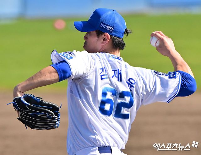 삼성 라이온즈 구원투수 김재윤이 정규시즌 경기에 구원 등판해 투구하고 있다. 엑스포츠뉴스 DB