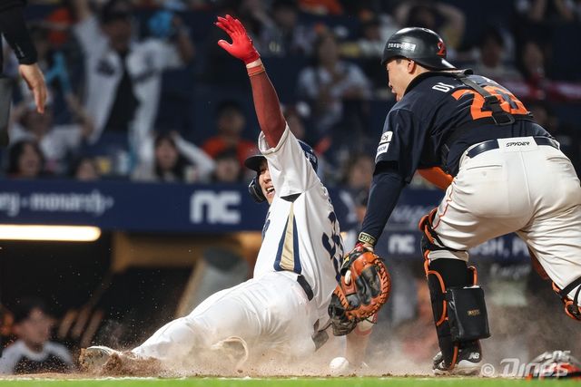 1일 창원NC파크에서 열린 2025 신한 SOL Bank KBO리그 한화 이글스와 NC 다이노스의 경기, 우익수 겸 9번타자로 선발 출전한 한석현은 2회말 첫 타석 투런포, 7회말 그라운드 홈런으로 4타수 2홈런 5타점 2득점으로 팀 승리를 이끌었다. NC 다이노스