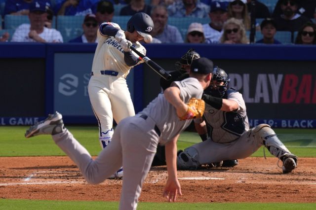 2일 미국 캘리포니아주 로스앤젤레스의 다저스타디움에서 열리는 2025 미국프로야구 메이저리그 뉴욕 양키스와 LA 다저스의 경기, 전날 4안타 활약을 펼친 다저스 김혜성이 선발 제외됐다. 다저스는 상대 선발 라이언 야브로가 좌완투수인 점을 고려해 라인업을 꾸렸다. AP 연합뉴스