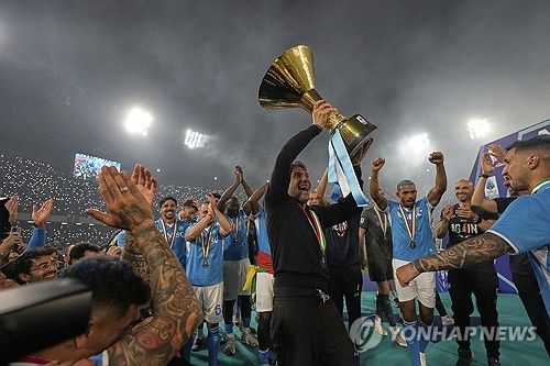 나폴리 지역지 '스파지오 나폴리'가 10일(한국시간) 나폴리와 PSG가 이강인 이적에 원칙적으로 개인 합의를 마쳤다고 보도했다.&nbsp;연합뉴스