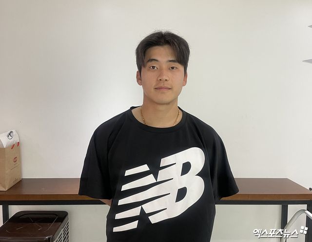 KT 위즈 마무리투수 박영현이 인터뷰를 마친 뒤 기념촬영하고 있다. 엑스포츠뉴스 최원영 기자