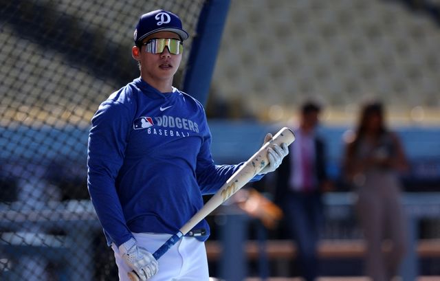 김혜성은 10일 미국 캘리포니아주 샌디에이고의 펫코파크에서 열린 2025 미국프로야구 메이저리그(MLB) 샌디에이고 파드리스와의 원정경기에 9번타자 겸 중견수로 선발 출전해 3타수 1안타 1타점을 기록했다. 전날 3루타에 이어 이날은 2루타를 치면서 이틀 연속 장타를 뽑아냈다. 다저스는 접전 끝에 8-7로 이기고 2연승을 달렸다. 연합뉴스