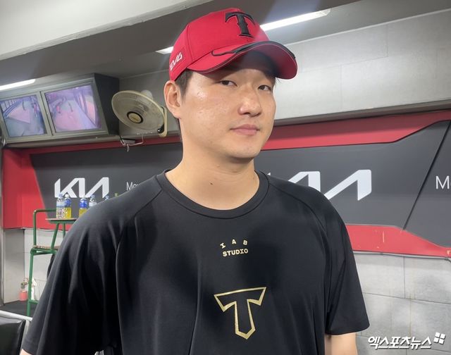 KIA 타이거즈 구원투수 전상현이 11일 광주 삼성 라이온즈전에서 호투 후 인터뷰에 임하고 있다. 엑스포츠뉴스 광주, 최원영 기자