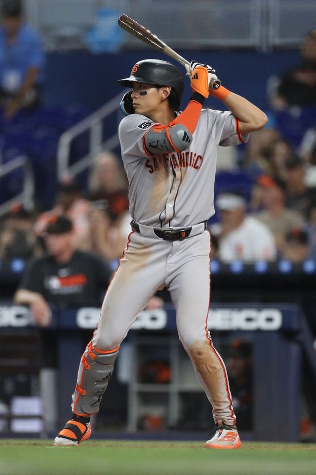 미국 메이저리그 샌프란시스코 자이언츠에서 뛰고 있는 이정후가 11일(한국시간) 미국 콜로라도주 덴버 쿠어스 필드에서 열린 2025 메이저리그 콜로라도 로키스와의 원정 경기에 1번타자 겸 중견수로 선발 출전, 첫 타석에서 시즌 3호 3루타를 기록했다. 사진 연합뉴스