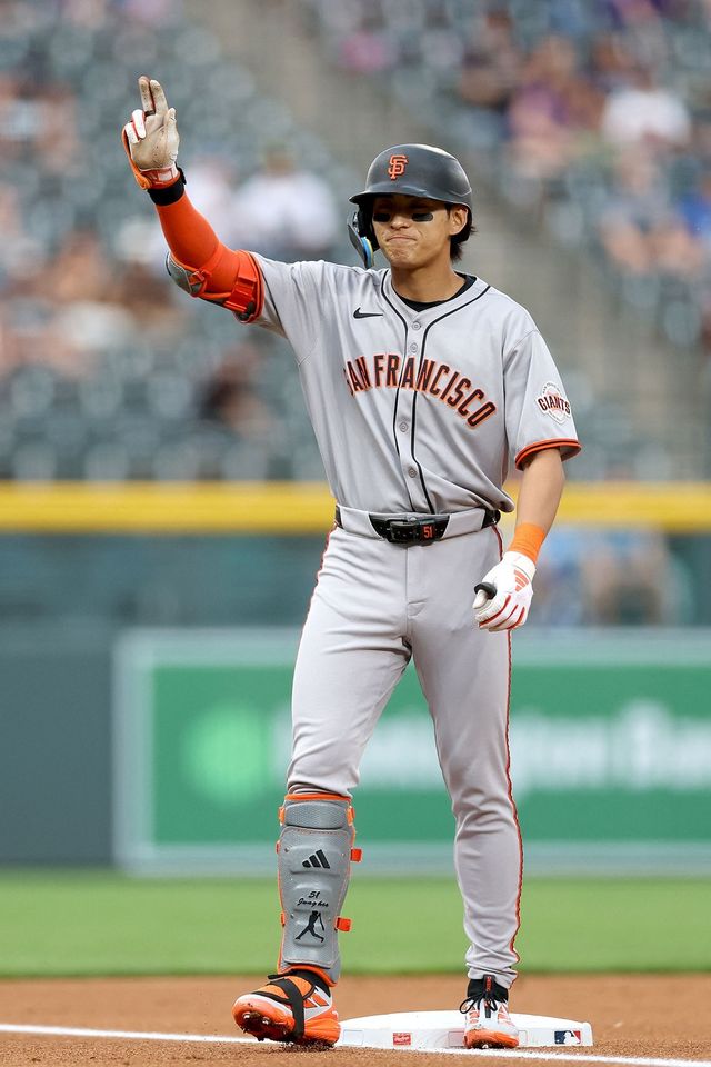 미국 메이저리그 샌프란시스코 자이언츠의 이정후가 11일(한국시간) 미국 콜로라도주 덴버 쿠어스 필드에서 열린 2025 메이저리그 콜로라도 로키스와의 원정 경기에 1번타자 겸 중견수로 선발 출전, 5타수 1안타 2득점을 기록했다. 사진 연합뉴스