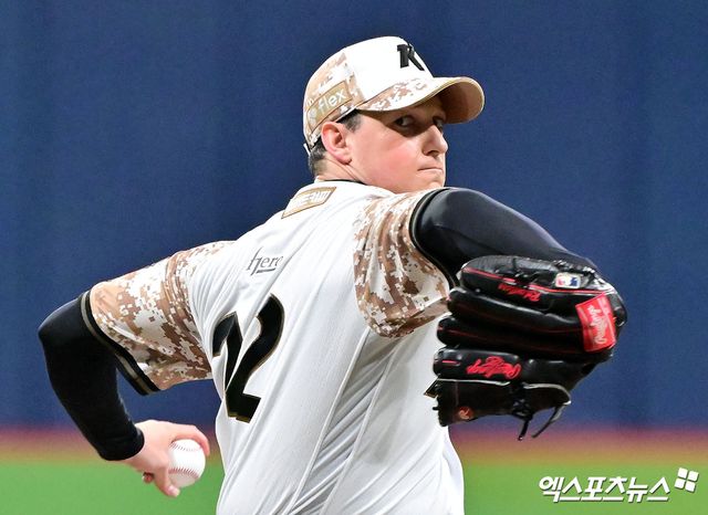 6일 오후 서울 구로구 고척스카이돔에서 열린 '2025 신한 SOL Bank KBO리그' LG 트윈스와 키움 히어로즈의 경기, 1회초 키움 선발투수 로젠버그가 공을 힘차게 던지고 있다. 엑스포츠뉴스 DB