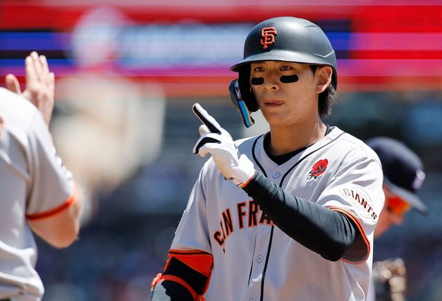 미국 메이저리그 샌프란시스코 자이언츠에서 뛰고 있는 이정후가 11일(한국시간) 미국 콜로라도주 덴버 쿠어스 필드에서 열린 2025 메이저리그 콜로라도 로키스와의 원정 경기에 1번타자 겸 중견수로 선발 출전, 첫 타석에서 시즌 3호 3루타를 기록했다. 사진 연합뉴스