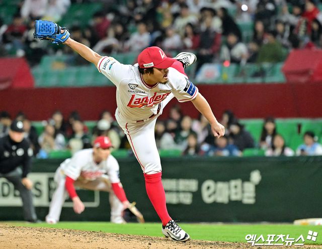 29일 오후 인천SSG랜더스필드에서 열린 '2025 신한 SOL Bank KBO리그' 삼성 라이온즈와 SSG 랜더스의 경기, 9회초 SSG 한두솔이 공을 힘차게 던지고 있다. 엑스포츠뉴스 DB