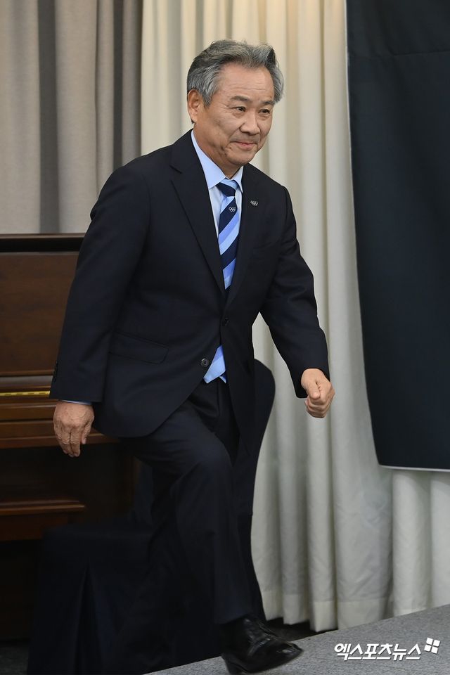 이기흥 전 대한체육회장이 최근 대한체육회가 개최한 스포츠공정위원회의 징계 결의에서 자격정지 4년 징계를 받은 것으로 알려졌다. 사진 엑스포츠뉴스 DB