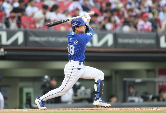 삼성 라이온즈 내야수 양도근이 지난 11일 광주 KIA 타이거즈전에 출전해 타격하고 있다. 삼성 라이온즈