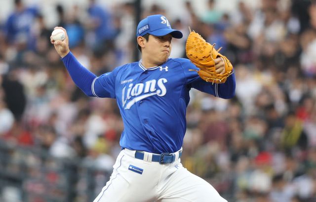 삼성 라이온즈 양창섭이 11일 광주 KIA 타이거즈전에 선발 등판해 투구하고 있다. 양창섭은 이날 5이닝 1실점으로 호투를 펼쳤다. 삼성 라이온즈