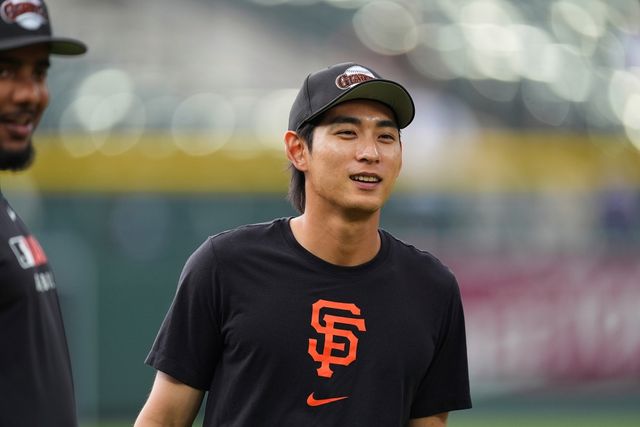 샌프란시스코 자이언츠 외야수 이정후가 13일 미국 콜로라도주 덴버의 쿠어스필드에서 열린 2025 미국프로야구 메이저리그(MLB) 콜로라도 로키스와의 원정경기에 선발 출전해 4타수 1안타 1볼넷 1득점을 기록했다. 이정후의 시즌 타율은 0.275로 전날과 비교했을 때 변화가 없다. AP 연합뉴스