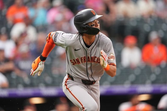 샌프란시스코 자이언츠 외야수 이정후가 13일 미국 콜로라도주 덴버의 쿠어스필드에서 열린 2025 미국프로야구 메이저리그(MLB) 콜로라도 로키스와의 원정경기에 선발 출전해 4타수 1안타 1볼넷 1득점을 기록했다. 이정후의 시즌 타율은 0.275로 전날과 비교했을 때 변화가 없다. AP 연합뉴스