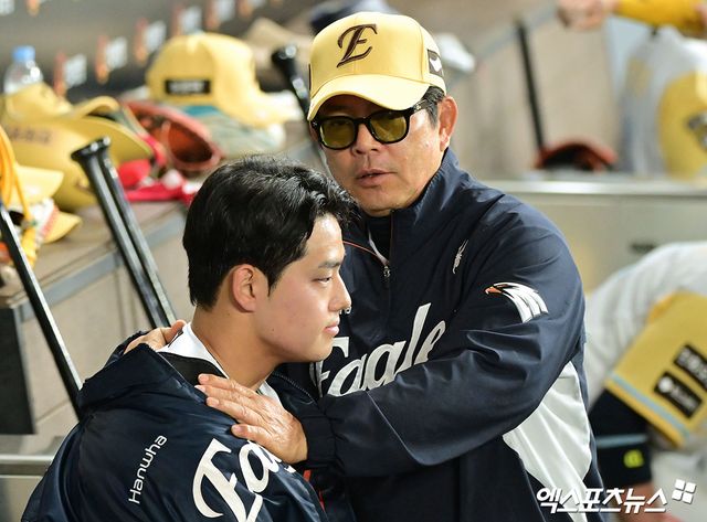 한화 이글스 투수 문동주가 오는 15일 대전 LG 트윈스전 선발 투수로 1군에 복귀한다. 한화 김경문 감독은 문동주의 복귀 소식과 더불어 외국인 투수 2명의 동반 휴식 가능성을 언급했다. 엑스포츠뉴스 DB