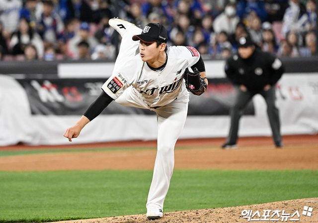 11일 오후 수원KT위즈파크에서 열린 '2025 신한 SOL Bank KBO리그' 삼성 라이온즈와 KT 위즈의 경기, 9회초 KT 박영현이 공을 힘차게 던지고 있다. 엑스포츠뉴스 DB