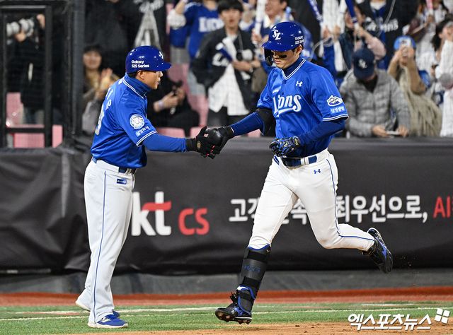 삼성 라이온즈 외야수 구자욱이 올해 정규시즌 경기에 출전해 홈런을 친 뒤 베이스를 돌고 있다. 엑스포츠뉴스 DB