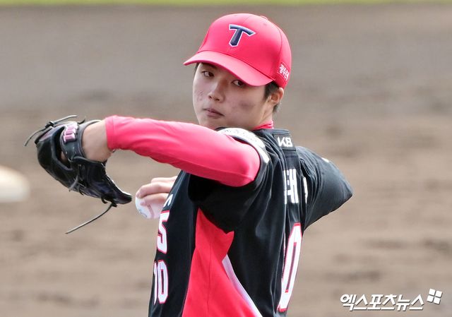 KIA 타이거즈 신인 투수 김태형이 올해 스프링캠프 연습경기에 등판해 투구하고 있다. 김태형은 개막 후 2군 퓨처스팀에만 머물다 지난 11일 처음으로 1군 엔트리에 등록됐다. 엑스포츠뉴스 DB