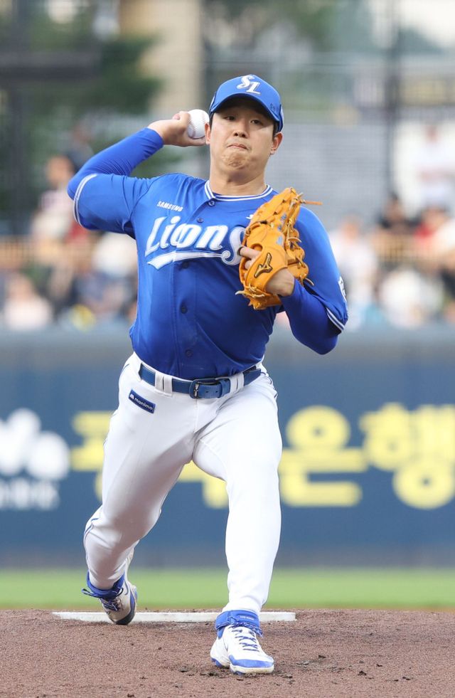 삼성 라이온즈 양창섭이 11일 광주 KIA 타이거즈전에 선발 등판해 투구하고 있다. 양창섭은 이날 5이닝 1실점으로 호투를 펼쳤다. 삼성 라이온즈