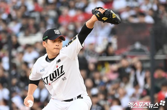 9일 오후 수원케이티위즈파크에서 열린 '2024 신한 SOL Bank KBO 포스트시즌' LG 트윈스와 KT 위즈의 준플레이오프 4차전 경기, 8회초 2사 만루 KT 박영현이 역투하고 있다. 엑스포츠뉴스 DB