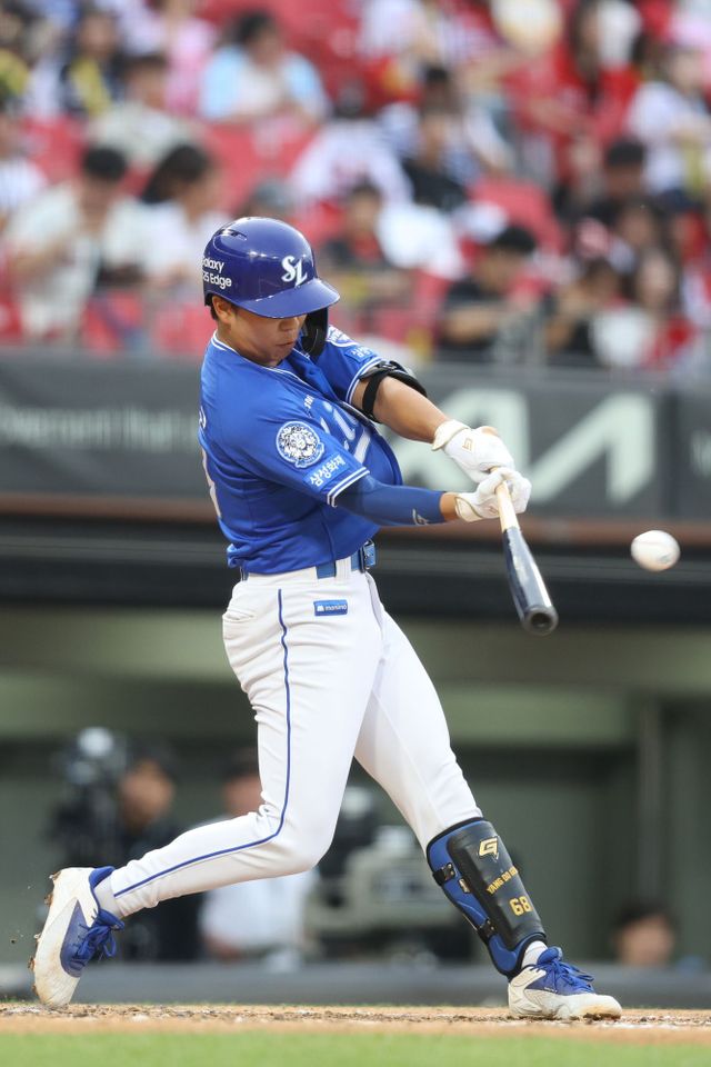 삼성 라이온즈 내야수 양도근이 지난 11일 광주 KIA 타이거즈전에 출전해 타격하고 있다. 삼성 라이온즈