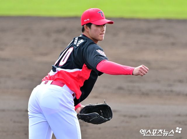 KIA 타이거즈 신인 투수 김태형이 올해 스프링캠프 연습경기에 등판해 투구하고 있다. 김태형은 개막 후 2군 퓨처스팀에만 머물다 지난 11일 처음으로 1군 엔트리에 등록됐다. 엑스포츠뉴스 DB