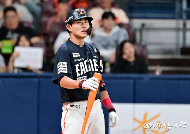 9일 오후 서울 구로구 고척스카이돔에서 열린 '2025 신한 SOL Bank KBO리그' 한화 이글스와 키움 히어로즈의 경기, 3회초 한화 심우준이 1루수 라인드라이브로 아웃된 후 아쉬워하고 있다. 엑스포츠뉴스DB