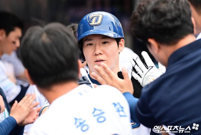 31일 오후 경상남도 창원NC파크에서 열린 '2025 신한 SOL Bank KBO리그' 한화 이글스와 NC 다이노스의 경기, 9회말 1사 3루 NC 데이비슨 타석 때 3루주자 박민우가 폭투를 틈타 득점을 올리고 있다. 엑스포츠뉴스 DB