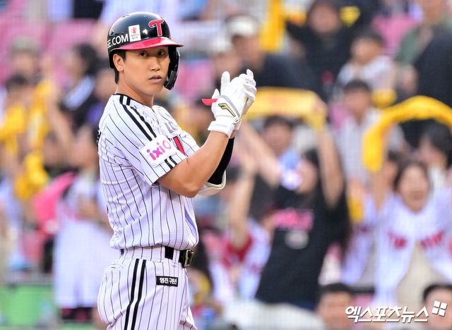 27일 오후 서울 송파구 잠실야구장에서 열린 '2025 신한 SOL Bank KBO리그' 한화 이글스와 LG 트윈스의 경기, 1회말 2사 1,2루 LG 구본혁이 1타점 적시타를 날리고 있다. 엑스포츠뉴스DB