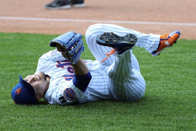 뉴욕 메츠에서 활약 중인 일본 출신의 우완투수 센가 고다이가 13일 미국 뉴욕주 플러싱의 시티필드에서 열린 2025 미국프로야구 메이저리그(MLB) 워싱턴 내셔널스와의 홈경기에 선발 등판했다. 5⅔이닝 1피안타 1볼넷 5탈삼진 무실점으로 호투를 펼쳤지만, 6회초 1사에서 수비 도중 햄스트링 부상을 당했다. 15일짜리 부상자 명단에 등재됐으며, 14일 MRI 검진을 받을 예정이다. AP 연합뉴스