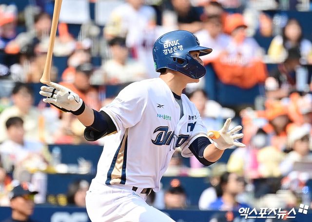 31일 오후 경상남도 창원NC파크에서 열린 '2025 신한 SOL Bank KBO리그' 한화 이글스와 NC 다이노스의 경기, 5회말 NC 선두타자 김주원이 안타를 때려내고 있다. 엑스포츠뉴스 DB