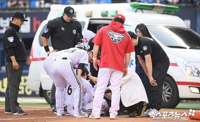 12일 오후 서울 송파구 잠실야구장에서 열린 '2025 신한 SOL Bank KBO리그' SSG 랜더스와 LG 트윈스의 경기, 2회말 선두타자로 나선 LG 구본혁이 SSG 선발 전영준의 사구에 괴로워 하고 있다. 엑스포츠뉴스DB