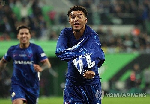 영국 매체 '더선'이 12일(한국시간) 프리미어리그 세 팀이 제이든 산초 영입을 두고 경쟁하고 있다고 보도했다. 산초는 지난 2024-2025시즌 첼시 임대를 마치고 맨체스터 유나이티드로 복귀한 상태다.&nbsp;연합뉴스