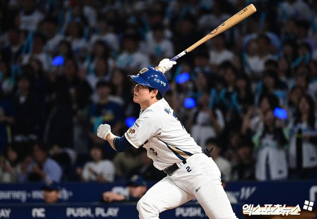 30일 오후 경상남도 창원NC파크에서 열린 '2025 신한 SOL Bank KBO리그' 한화 이글스와 NC 다이노스의 경기, 6회말 2사 NC 박민우가 타격하고 있다. 결과는 내야 플라이 아웃. 엑스포츠뉴스 DB