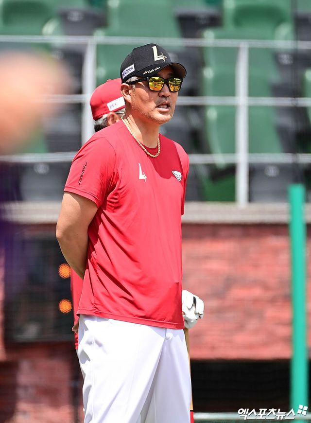 이숭용 감독이 이끄는 SSG 랜더스가 14일 인천 SSG랜더스필드에서 열린 2025 신한 SOL Bank KBO리그 롯데 자이언츠와의 경기에서 패하며 3연패에 빠졌다. 사진 박지영 기자