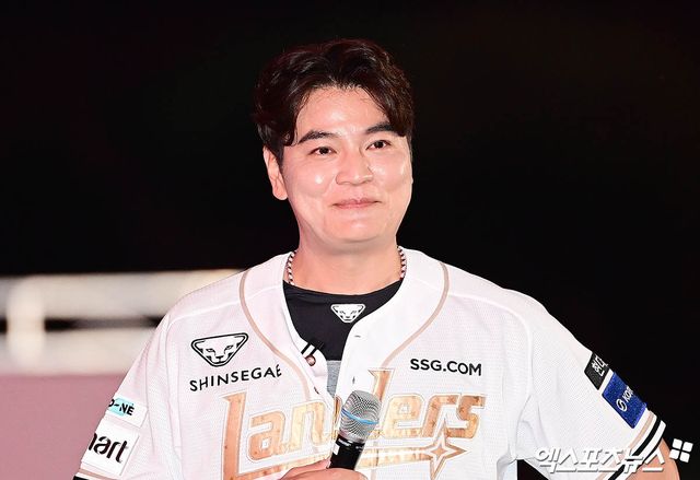 추신수 SSG 랜더스 구단주 보좌역이 14일 인천 SSG랜더스필드에서 열린 2025 신한 SOL Bank KBO리그 롯데 자이언츠와의 경기를 마친 뒤 은퇴식을 진행했다. 사진 박지영 기자