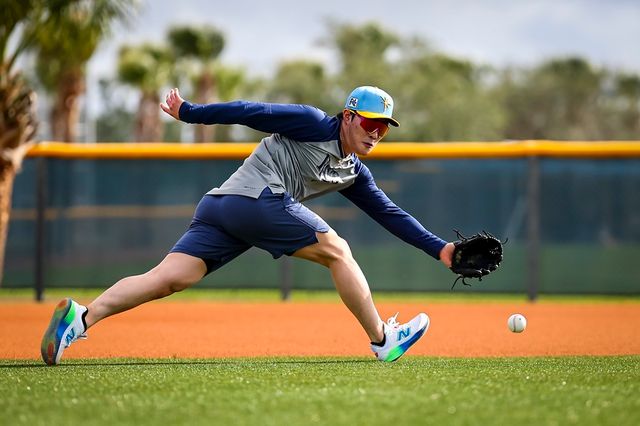 탬파베이 레이스 김하성이 올해 구단에서 훈련을 소화하고 있다. 지난해 어깨 수술 후 회복을 마치고 올해 복귀를 눈앞에 뒀던 김하성은 최근 생긴 햄스트링 부상으로 다시 휴식을 취하게 됐다. 탬파베이 레이스 공식 SNS