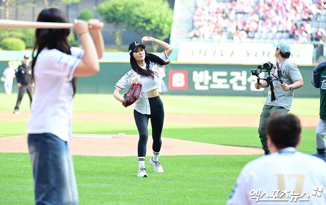 추신수 SSG 랜더스 구단주 보좌역이 14일 인천 SSG 랜더스필드에서 열리는 2025 신한 SOL Bank KBO리그 롯데 자이언츠와의 팀 간 10차전에서 공식 은퇴식을 진행한다. 사진 박지영 기자