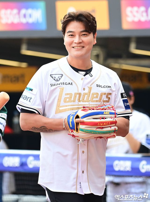 추신수 SSG 랜더스 구단주 보좌역이 14일 인천 SSG랜더스필드에서 열린 2025 신한 SOL Bank KBO리그 롯데 자이언츠와의 경기에서 공식 은퇴식을 진행했다. 사진 박지영 기자