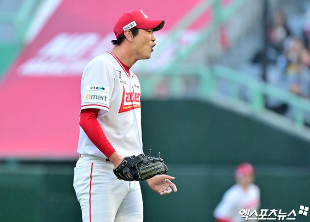 SSG 랜더스 토종 에이스 김광현이 14일 인천 SSG랜더스필드에서 2025 신한 SOL Bank KBO리그 롯데 자이언츠와 팀 간 10차전에 선발투수로 나선다. 추신수의 은퇴식이 열리는 이날 팀 승리를 견인해야 하는 막중한 임무를 안고 있다. 사진 엑스포츠뉴스 DB