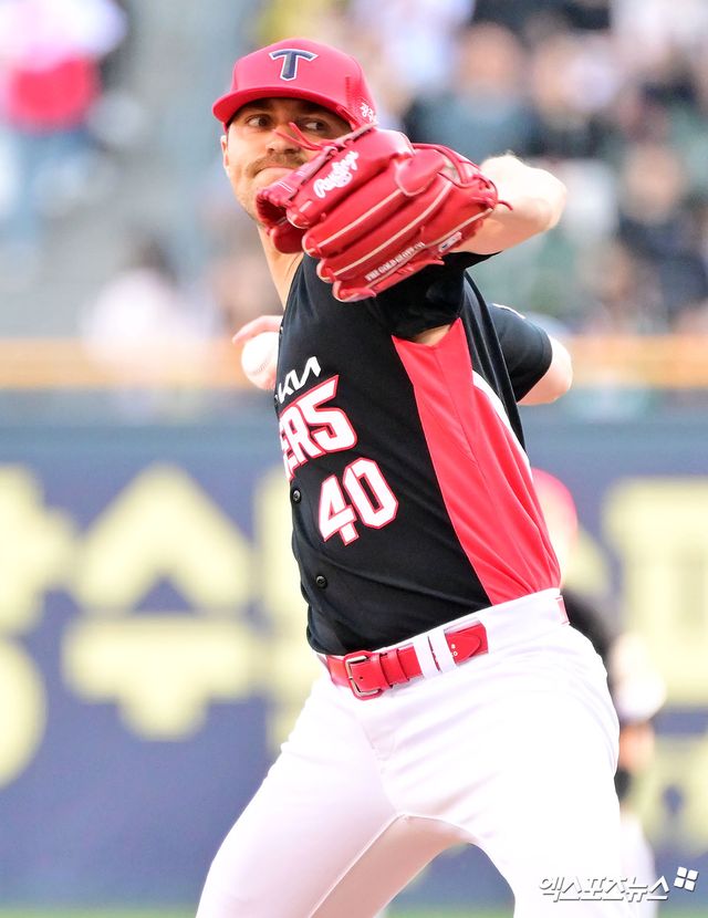 4일 오후 서울 송파구 잠실야구장에서 열린 '2025 신한 SOL Bank KBO리그' KIA 타이거즈와 두산 베어스의 경기, 1회말 KIA 선발투수 네일이 공을 힘차게 던지고 있다. 엑스포츠뉴스 DB