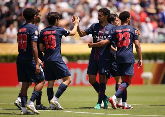 PSG는 16일 미국 패서디나 로즈볼 경기장에서 열린 2025 FIFA 클럽월드컵 조별리그 B조 첫 경기 아틀레티코 마드리드와의 맞대결에서 4-0 대승을 거뒀다. 이강인은 이날 후반 25분 교체로 들어가 후반 추가시간 팀의 4번째 골을 넣었다. 이강인이 올해 PSG에서 처음 넣은 골이었다. 연합뉴스