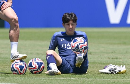 PSG는 16일 미국 패서디나 로즈볼 경기장에서 열린 2025 FIFA 클럽월드컵 조별리그 B조 첫 경기 아틀레티코 마드리드와의 맞대결에서 4-0 대승을 거뒀다. 이강인은 이날 후반 25분 교체로 들어가 후반 추가시간 팀의 4번째 골을 넣었다. 이강인이 올해 PSG에서 처음 넣은 골이었다. 연합뉴스