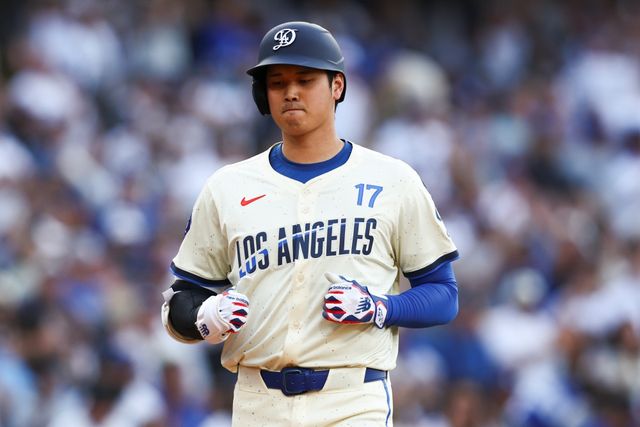 LA 다저스 오타니 쇼헤이가 15일 미국 캘리포니아주 로스앤젤레스의 다저스타디움에서 열린 2025 미국프로야구 메이저리그(MLB) 샌프란시스코 자이언츠와의 홈경기에 1번 지명타자로 선발 출전해 3타수 2안타(2홈런) 2볼넷 3득점을 기록했다. 오타니의 시즌 타율은 0.286에서 0.290으로 상승했다. AP 연합뉴스