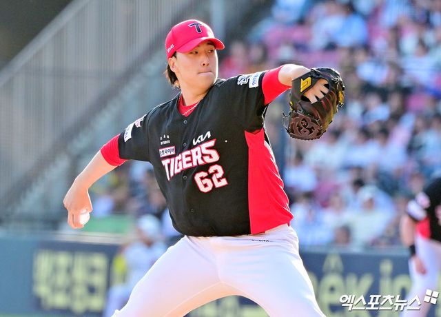 20일 오후 서울 송파구 잠실야구장에서 열린 '2025 신한 SOL Bank KBO리그' KIA 타이거즈와 두산 베어스의 경기, 9회말 KIA 정해영이 공을 힘차게 던지고 있다. 엑스포츠뉴스 DB